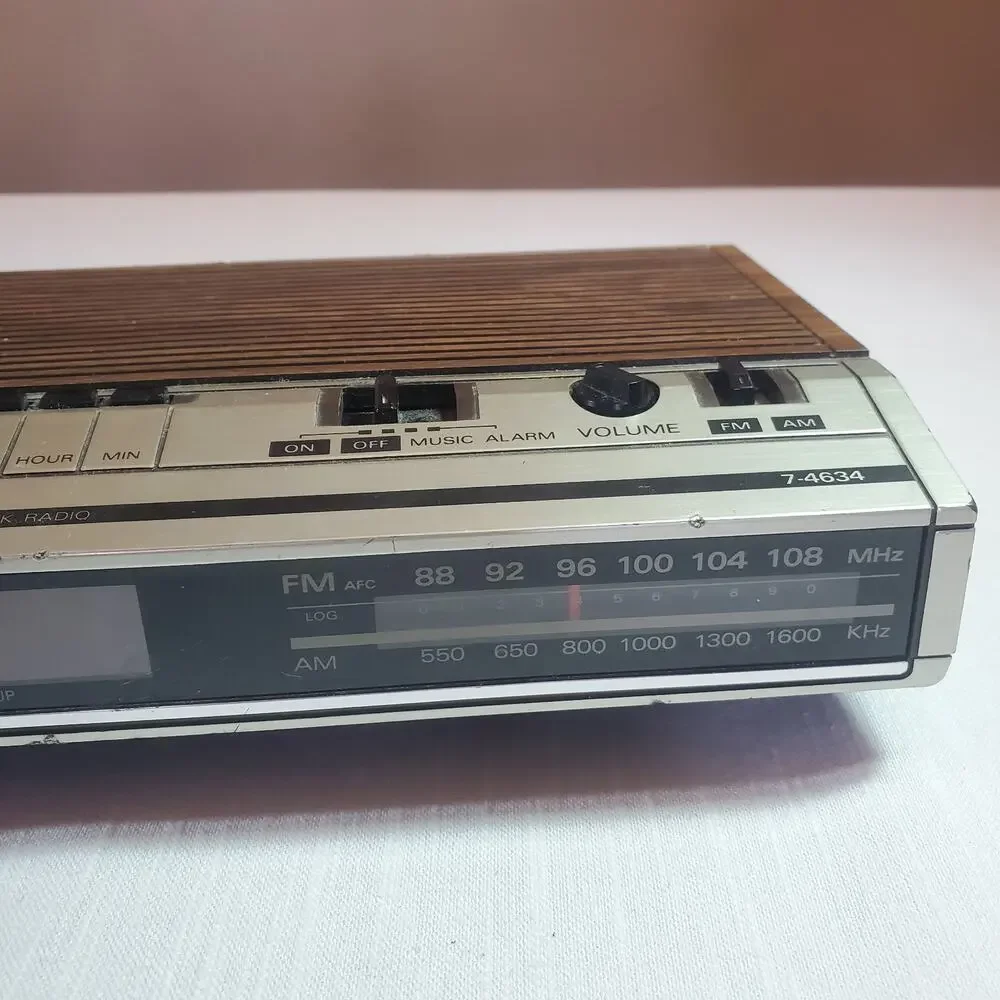 General Electric Alarm Clock Model 7-46308